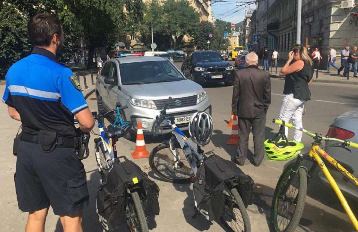 У центрі Львова 45-річна водійка позашляховика умисно збила поліцейського