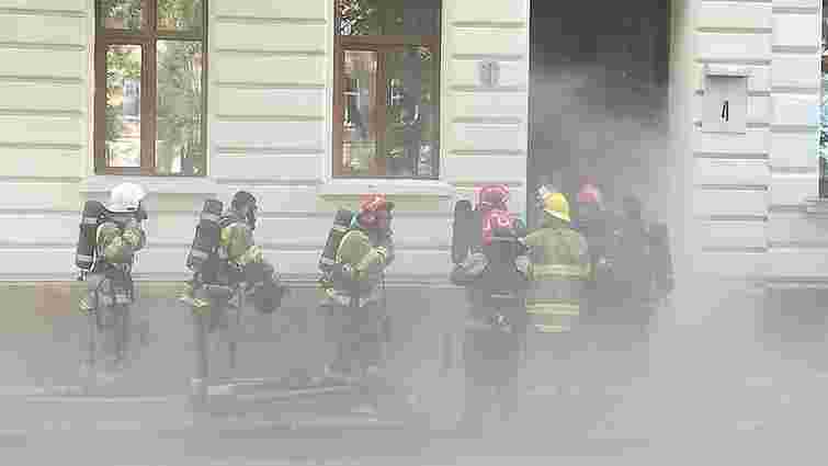 Внаслідок пожежі у квартирі в центрі Львова постраждав чоловік