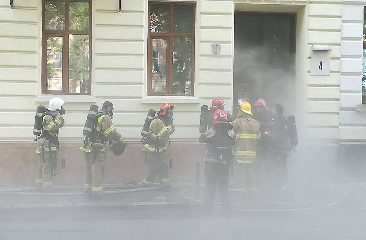 Внаслідок пожежі у квартирі в центрі Львова постраждав чоловік