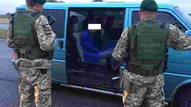 На Волині затримали українця, який намагався перевезти до ЄС нелегальних мігрантів