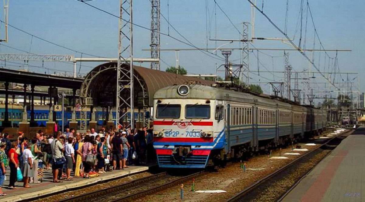 «Укрзалізниця» хоче замінити частину збиткових електричок автобусами