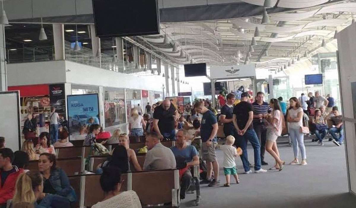 У львівському аеропорту через відсутність струму затримались чотири авіарейси