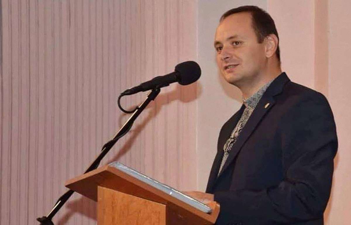 Мер Івано-Франківська розкритикував департаменти за малу кількість читачів у Facebook