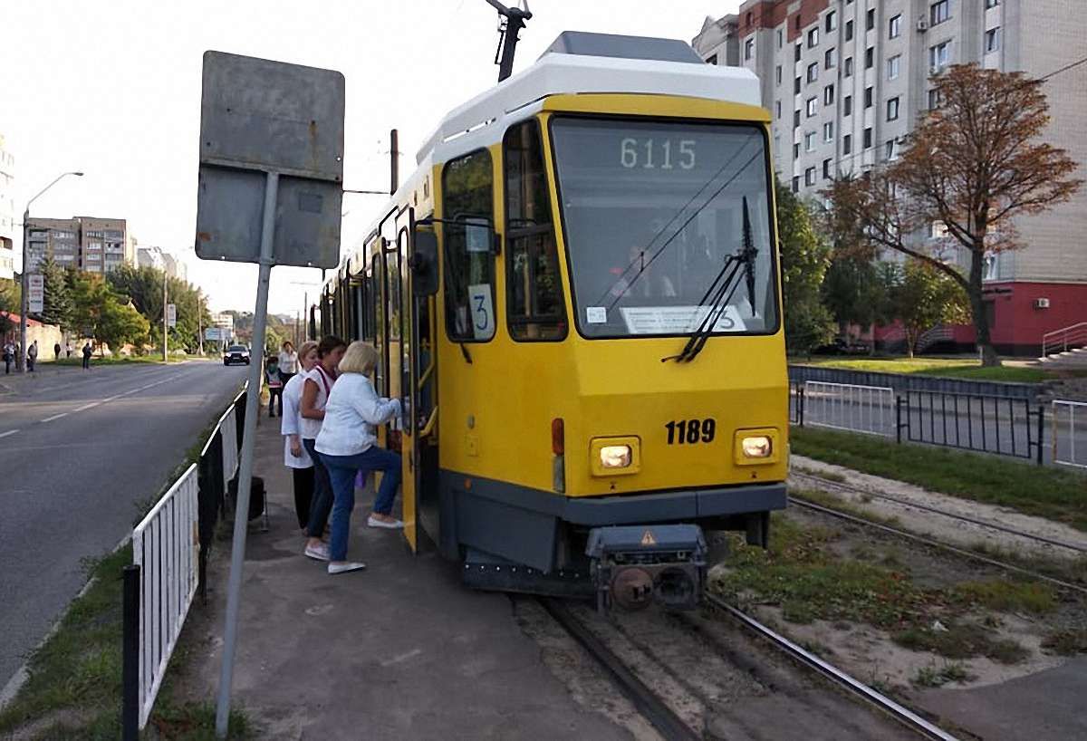У Львові на маршрути виїхали перші білоруські автобуси і німецькі трамваї