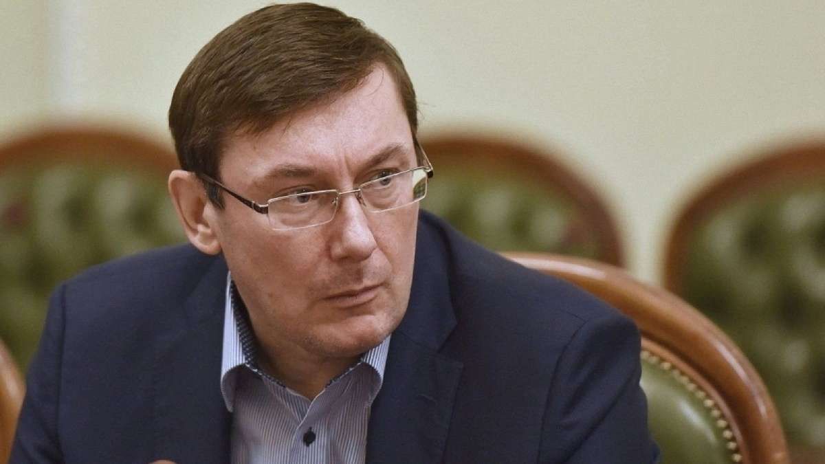 Луценко вніс до ВР подання про зняття недоторканності з трьох нардепів