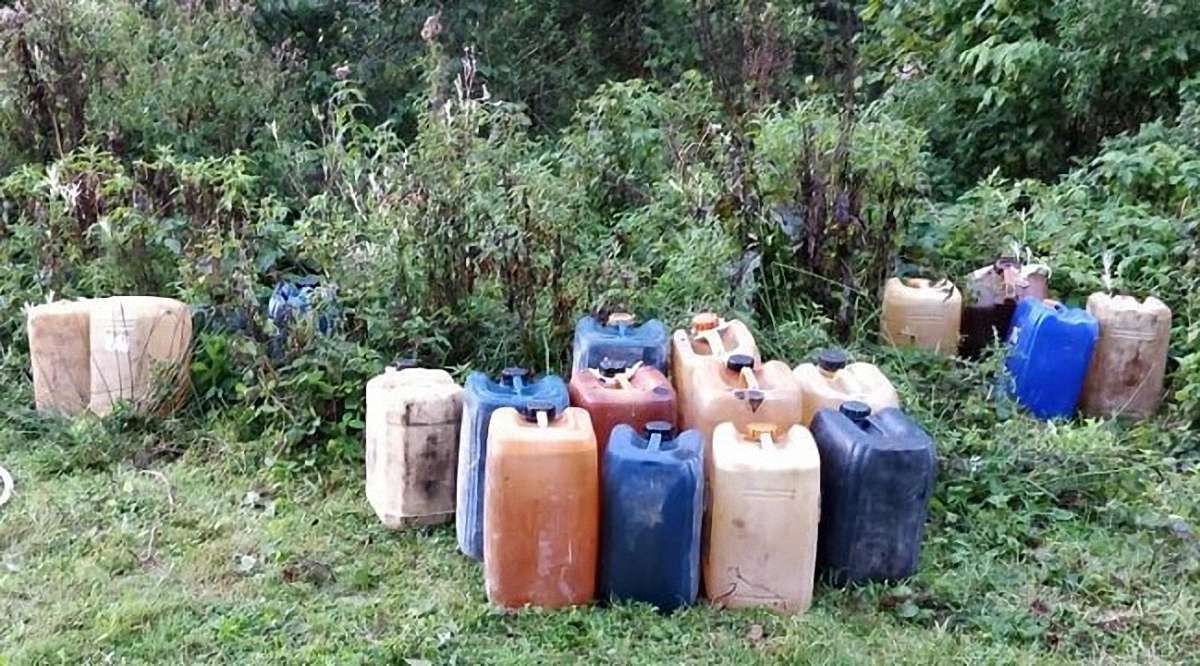 Правоохоронці затримали чотирьох мешканців Львівщини, які крали дизпаливо з трубопроводу
