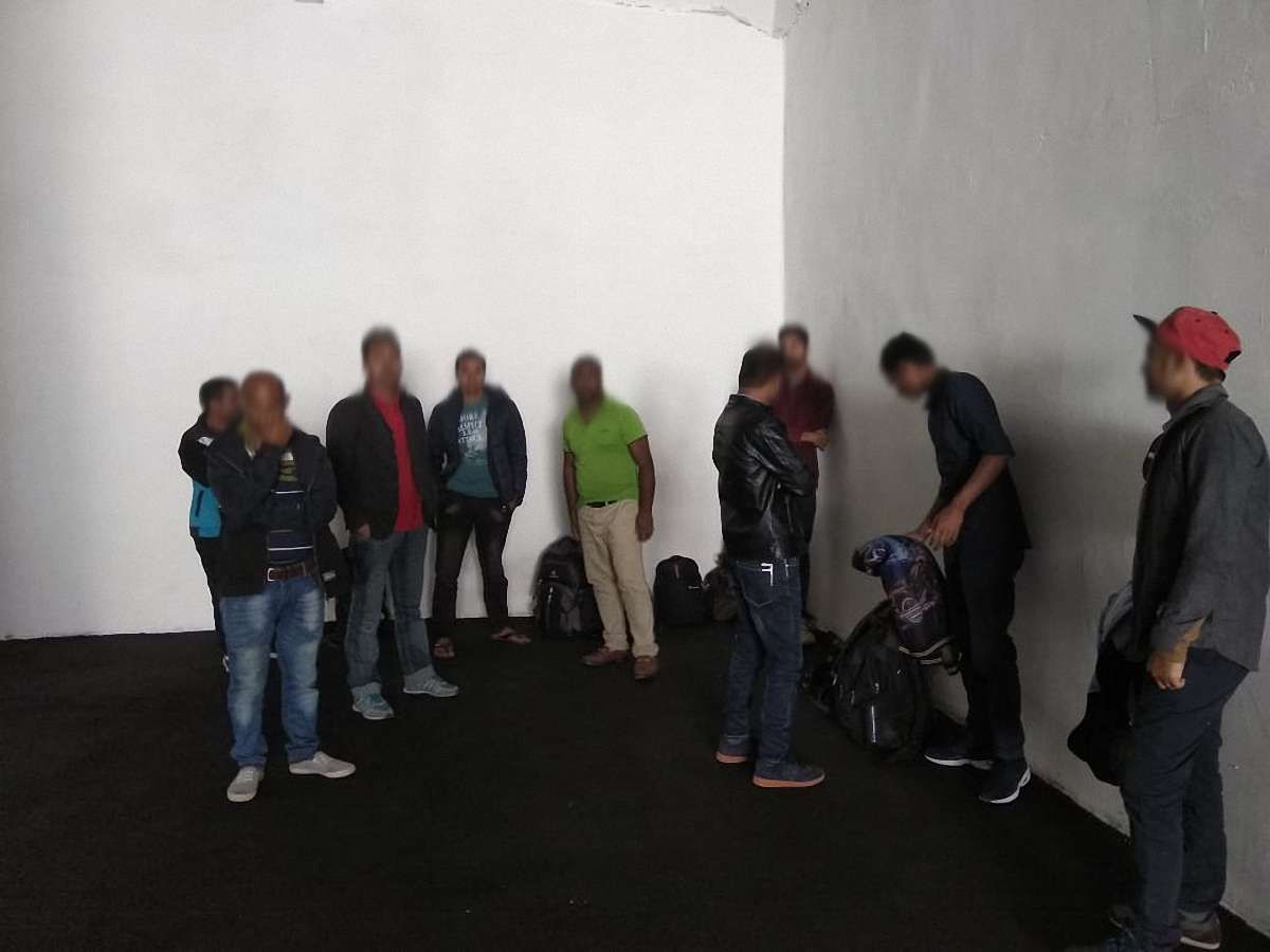 На Одещині прикордонники затримали 15 нелегалів з країн Південної Азії