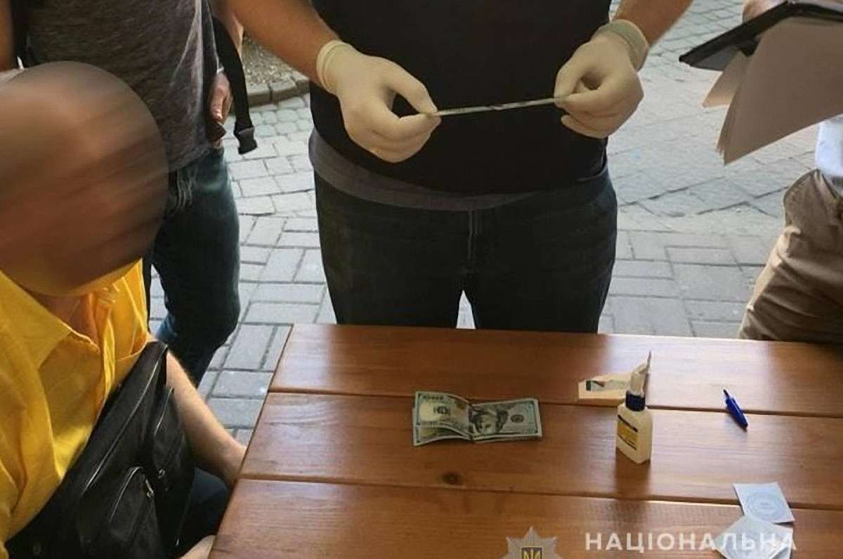 Працівник івано-франківського ВНЗ за гроші допомагав уникати військової служби