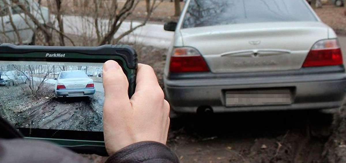 Львівська мерія дозволила інспекторам штрафувати порушників паркування по фото