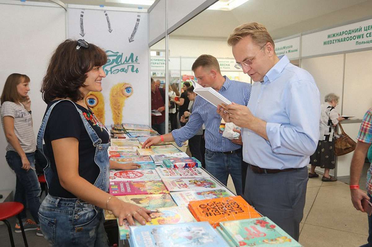 На 25 Book Forum мер Львова придбав понад два десятки книжок