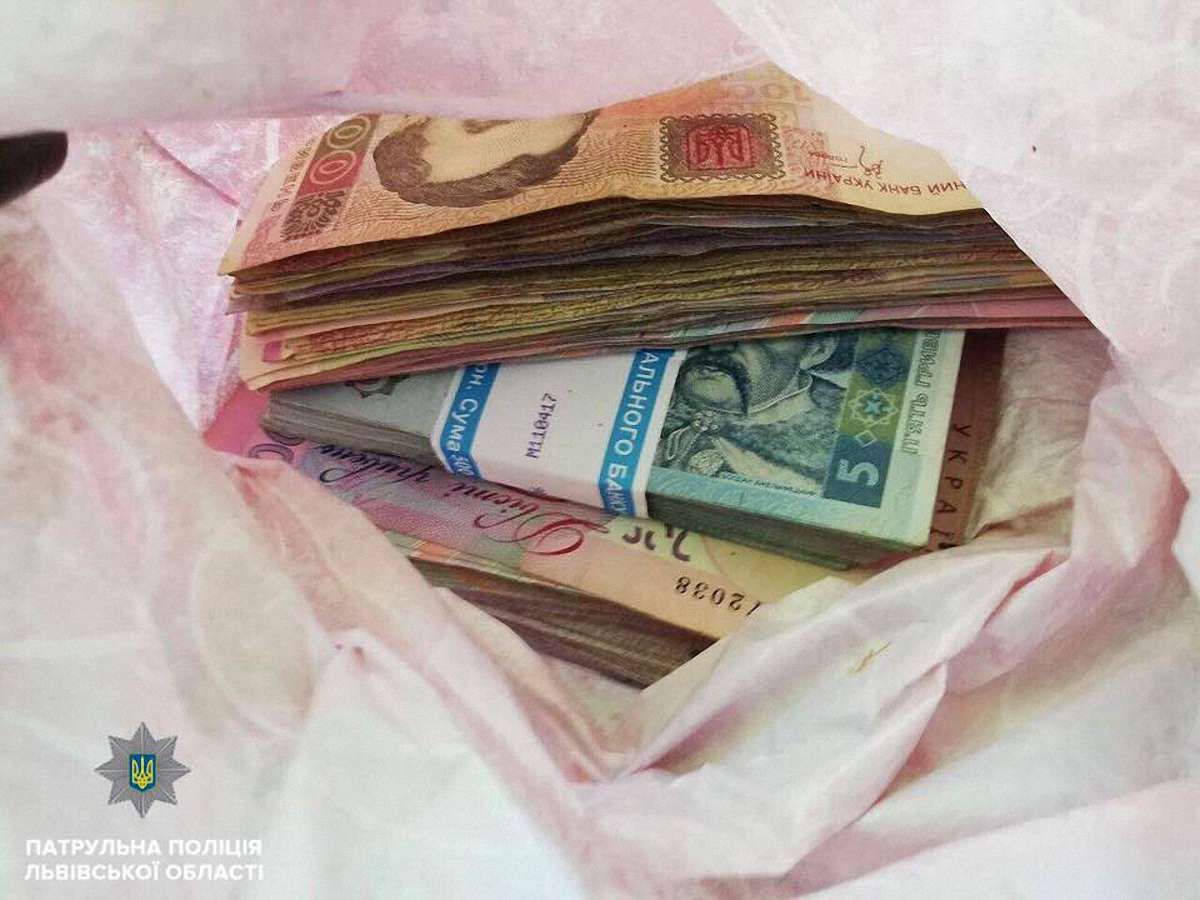 Патрульні загримали 62-річного львів'янина, який пограбував листоношу 