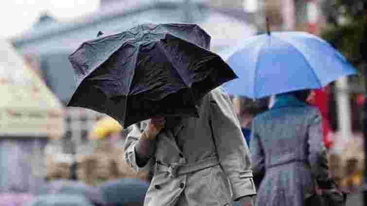 Початок тижня в Україні розпочнеться з сильних дощів і відчутного похолодання