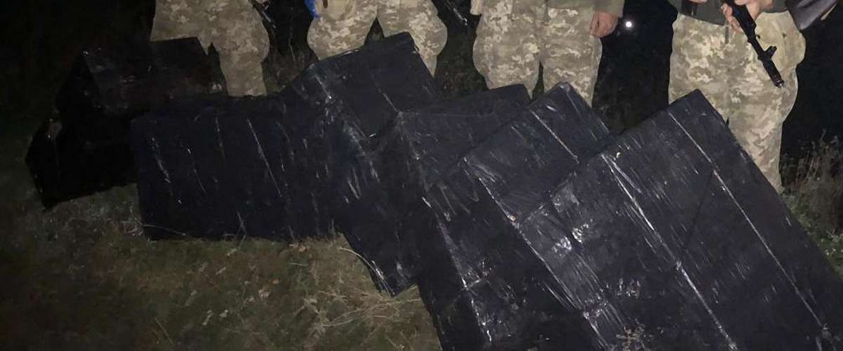 На Закарпатті прикордонники виявили близько 4 тисяч пачок контрабандних сигарет