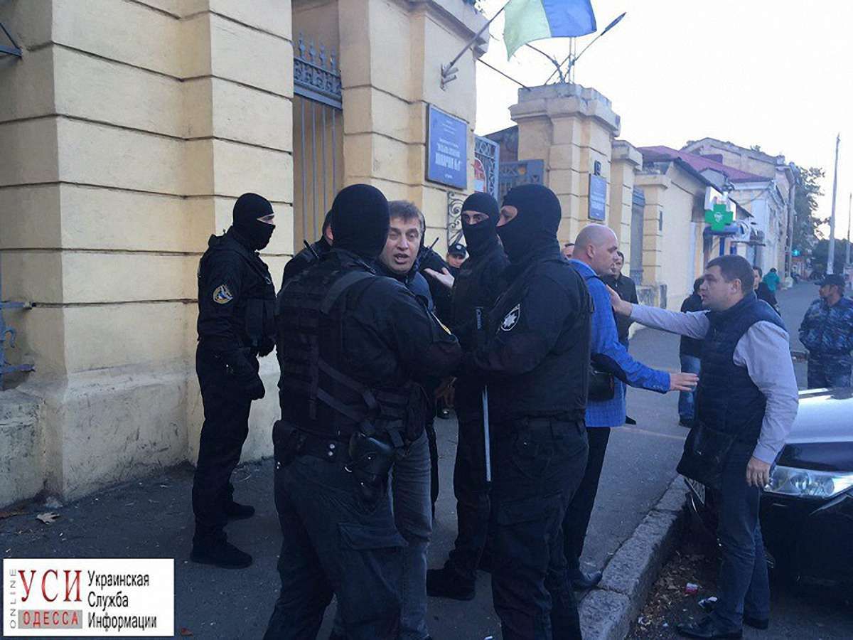 У Одесі спільники підозрюваного у нападі на активіста Олега Михайлика побилися з поліцією
