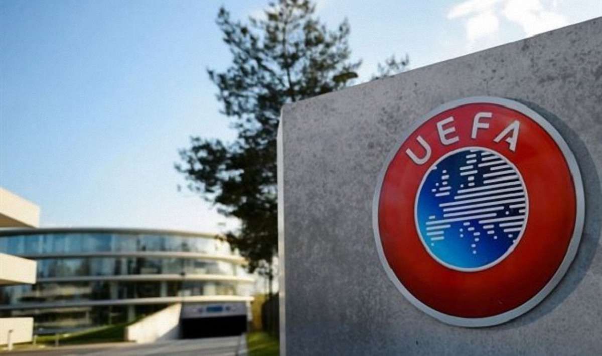 УЄФА покарав збірну України за поведінку вболівальників