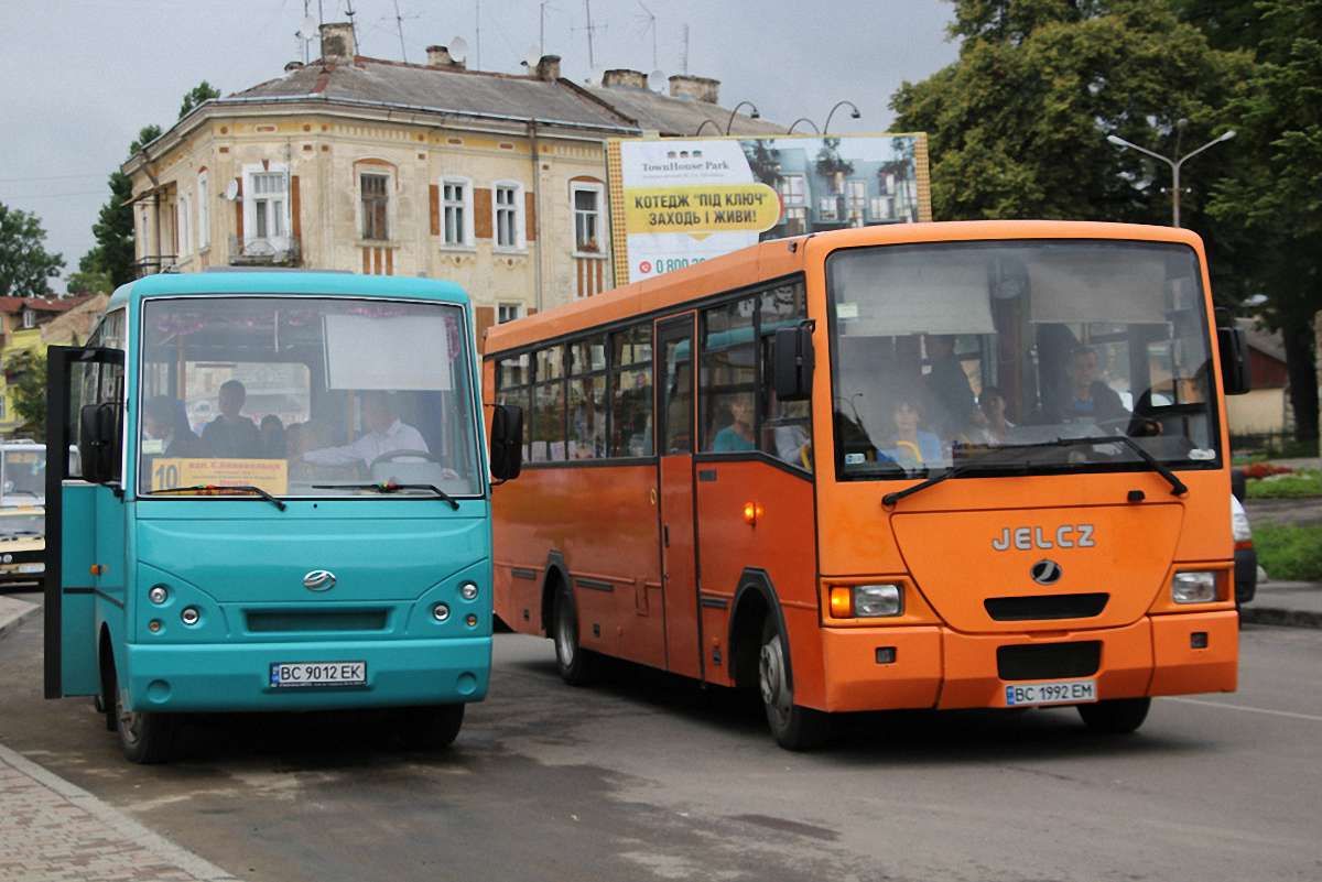 Після скарг пасажирів у Дрогобичі звільнили шість водіїв маршруток