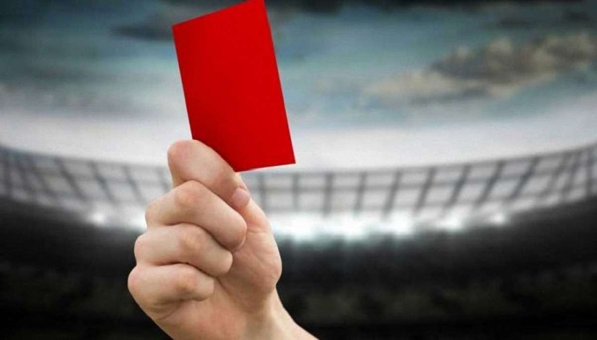 ФФУ відсторонила від роботи 11 арбітрів через підозру в договірних матчах