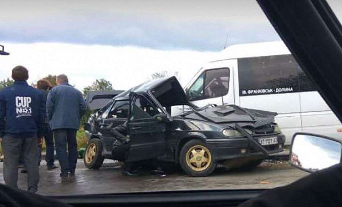 В Долині внаслідок зіткнення легковика з рейсовим автобусом загинув учасник АТО