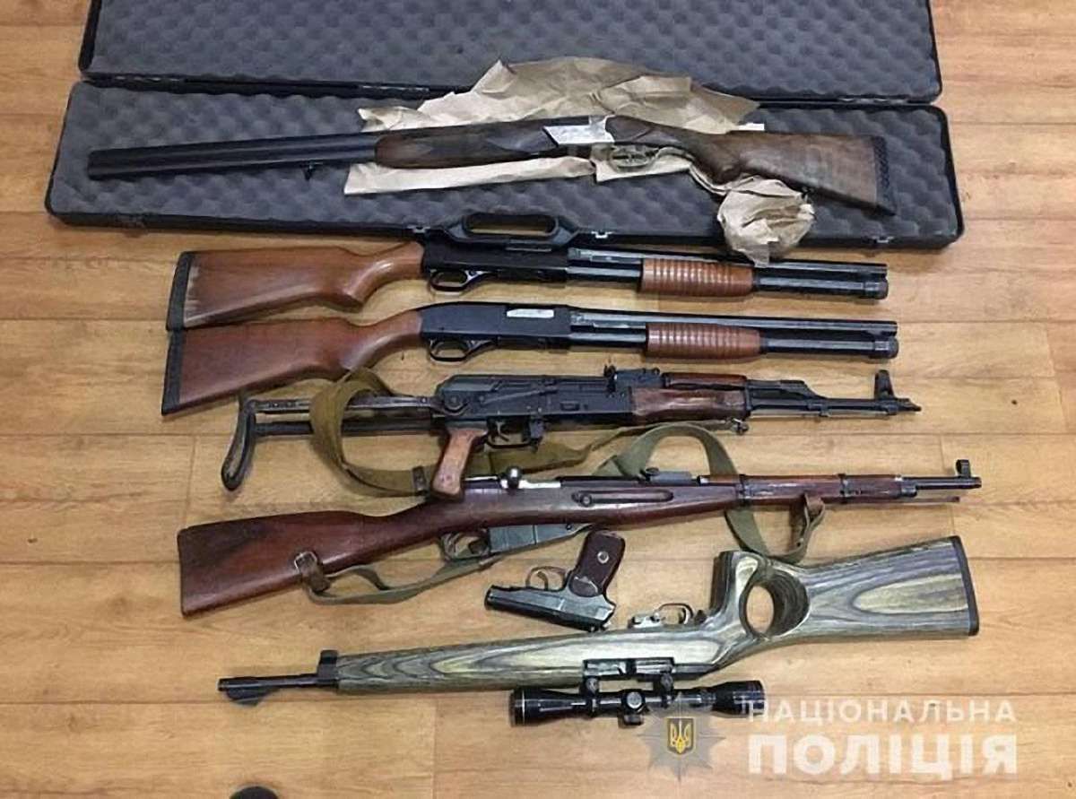 Жителька Слов'янська здала в поліцію мішок зі зброєю