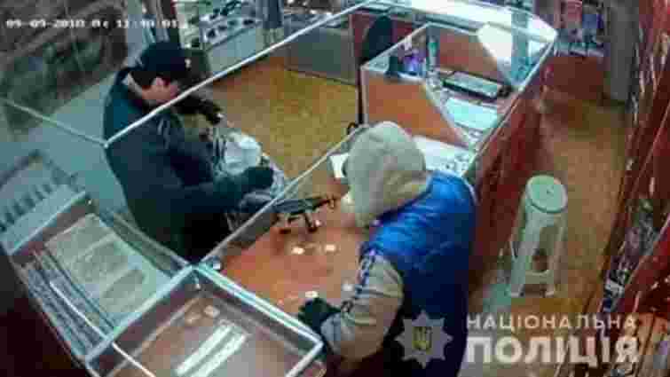 У Чернівецькій області затримали грабіжників ювелірного магазину