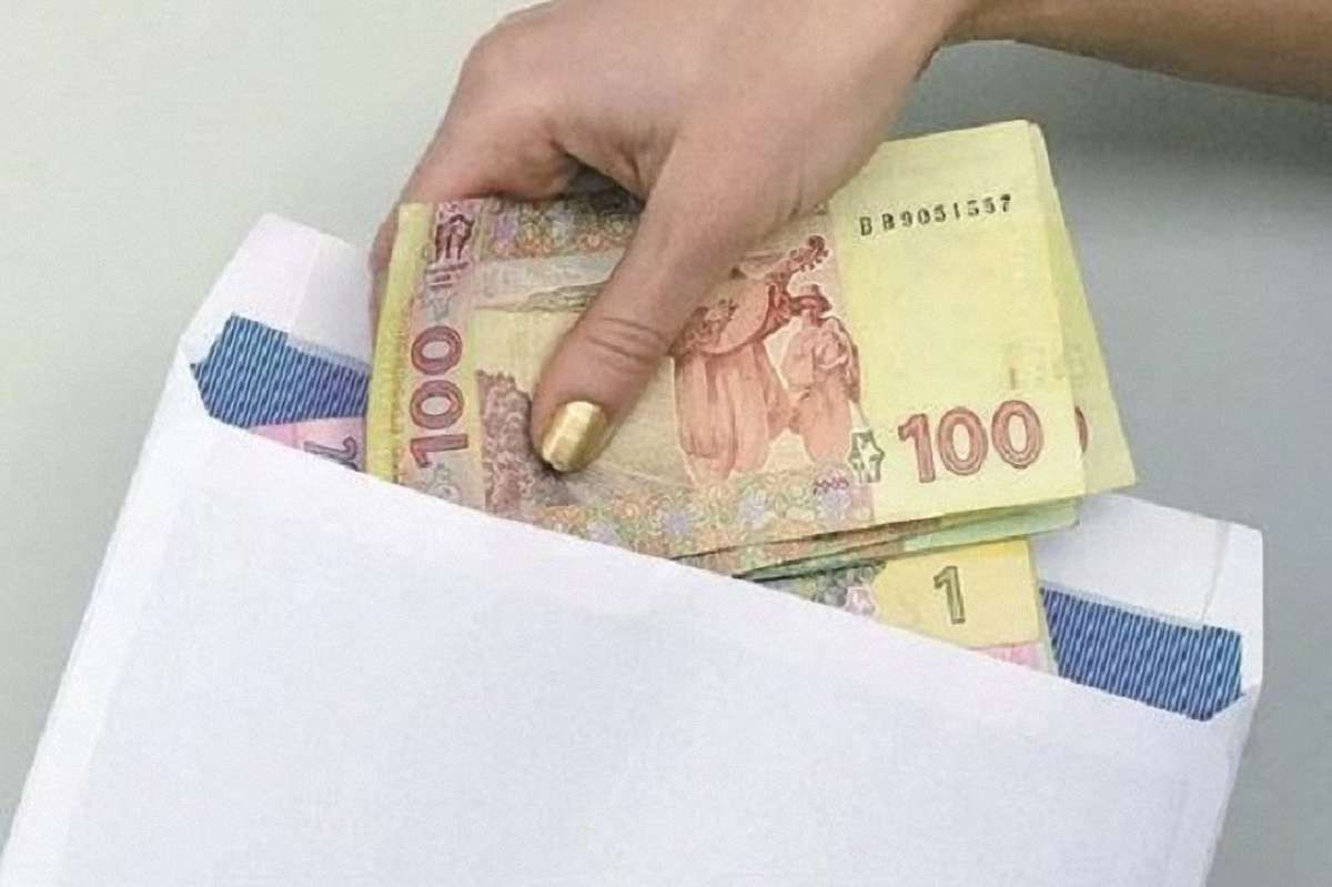 Близько 8 млн українців отримують зарплати в конвертах, – ДФС