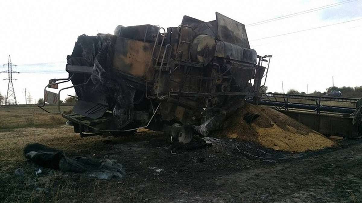 У Радехівському районі на Львівщині під час збору врожаю згорів комбайн