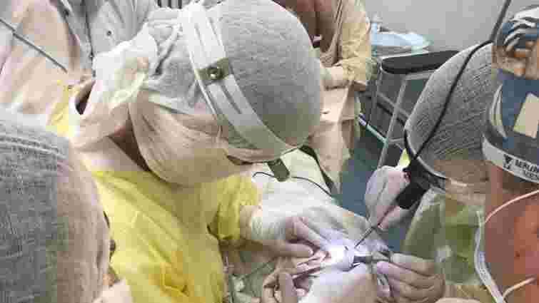 У львівському ОХМАТДИТі успішно прооперували 5-річного хлопчика з рідкісною пухлиною носа