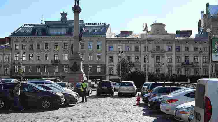У Львові запровадять абонементи на паркування. Вшестеро дорожчі, ніж у Києві