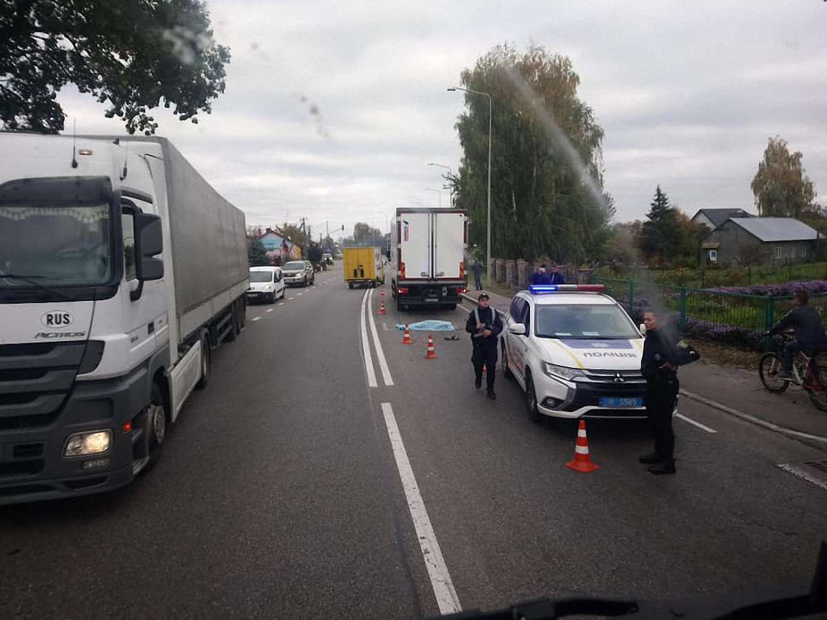 Біля Львова вантажівка збила на смерть жінку