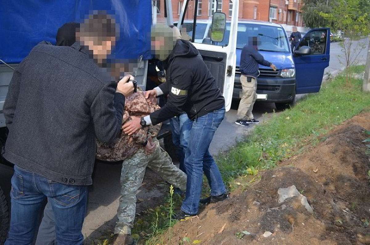 Командир роти на Київщині намагався продати росіянам двигуни до гелікоптера МІ-8