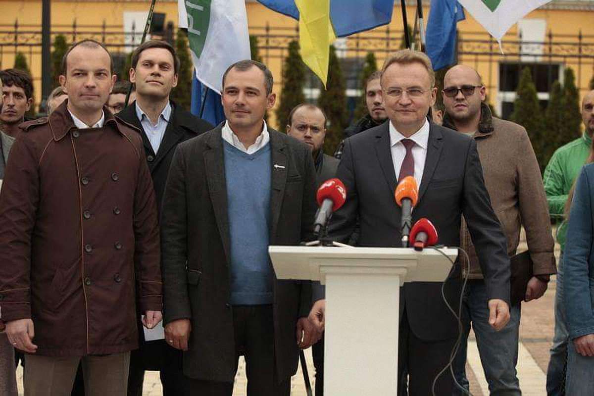 «Самопоміч» та «ДемАльянс» підтримали висунення Садового в президенти