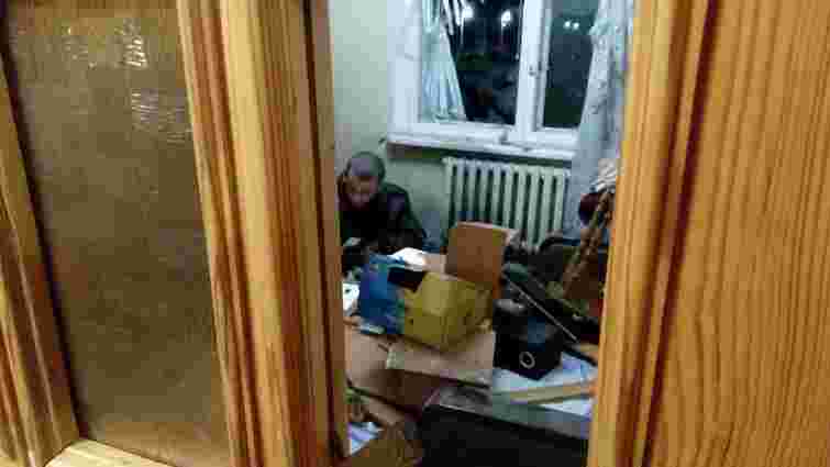 Невідомі кинули вибухівку в квартиру координатора групи С14 Сергія Мазура