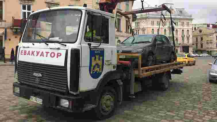Львівська міськрада дозволила інспекторам з паркування примусову евакуацію автомобілів