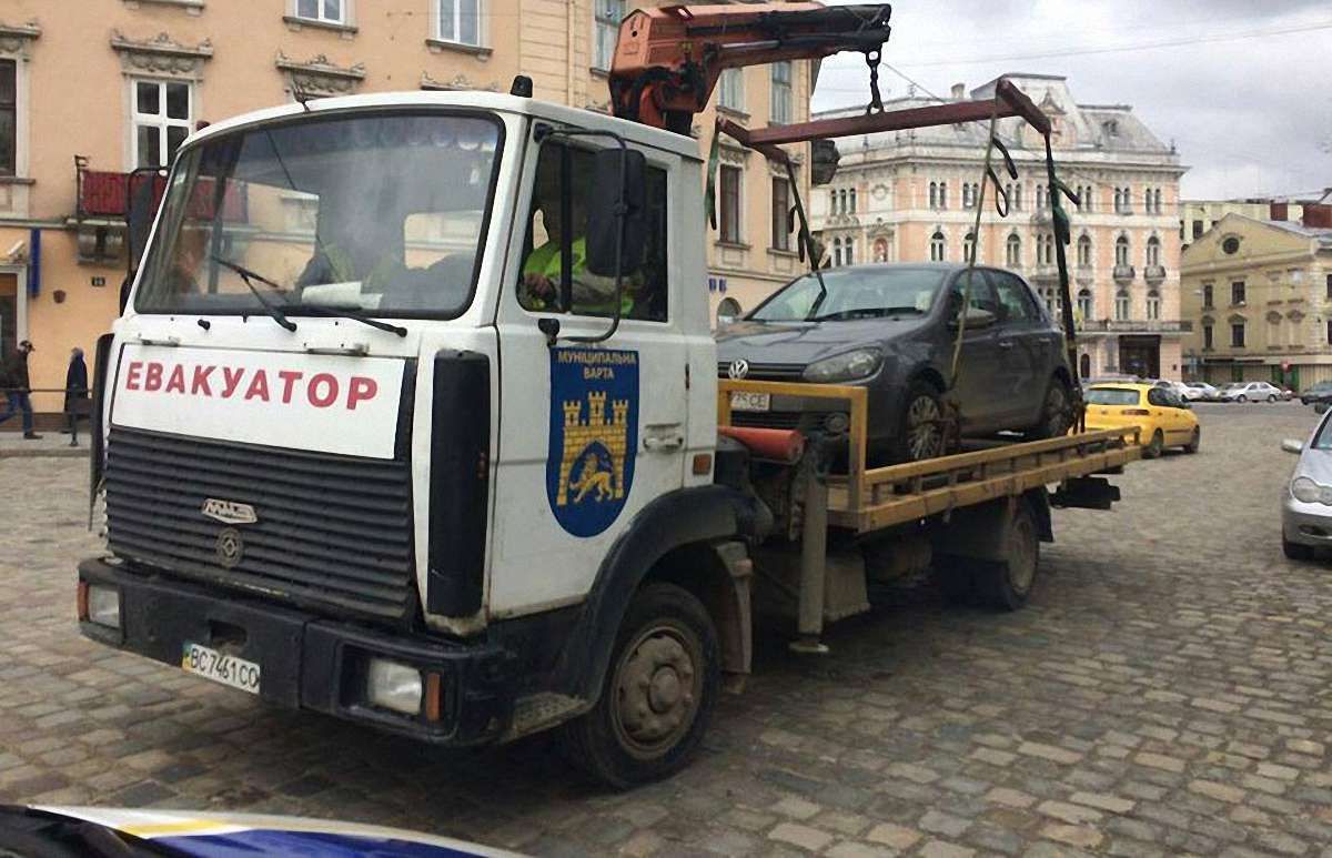 Львівська міськрада дозволила інспекторам з паркування примусову евакуацію автомобілів