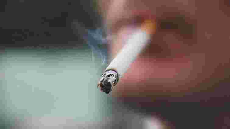 Близько 15% українських підлітків курять