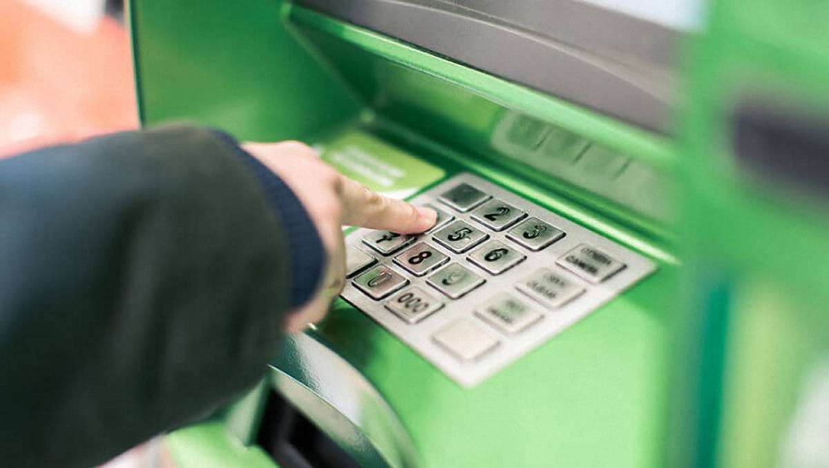 «ПриватБанк» припинить обслуговувати картки клієнтів у ніч на 14 жовтня