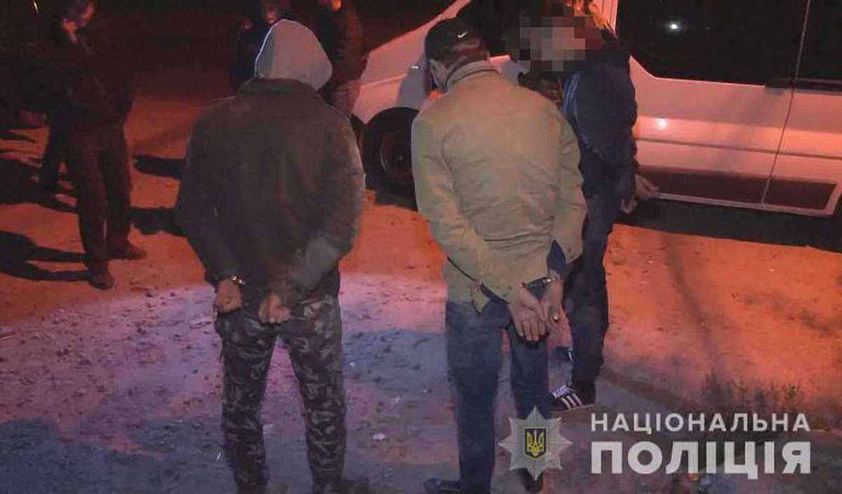 В Одесі викрили злочинну групу, члени якої видавали себе за поліцейських