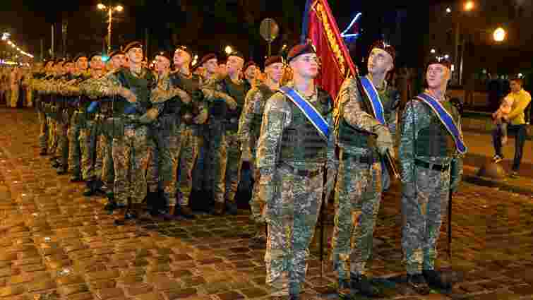 У центрі Львова військові почали репетицію маршу до Дня захисника України