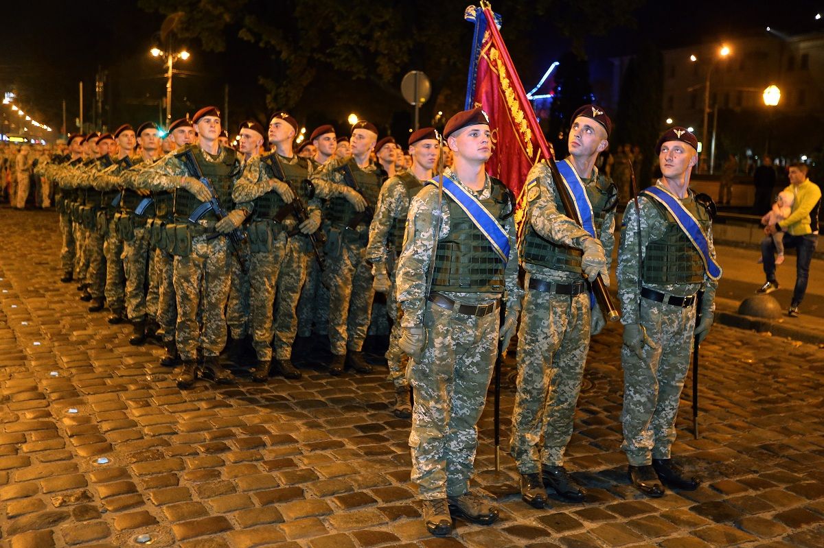 У центрі Львова військові почали репетицію маршу до Дня захисника України