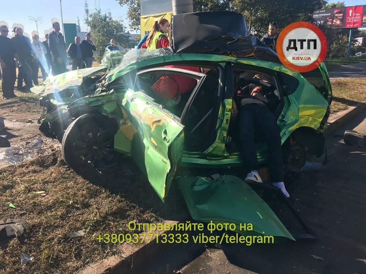 Внаслідок зіткнення двох автомобілів у Києві загинули двоє дівчат