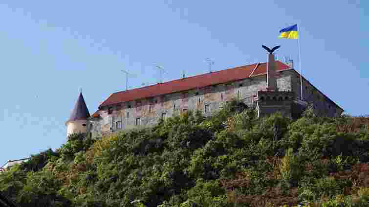 Угорського орла на Мукачівському замку можуть замінити на герб України, - ЗМІ