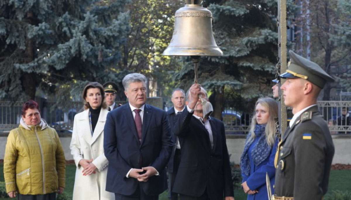В Україні вперше пролунав дзвін пам'яті за загиблими бійцями
