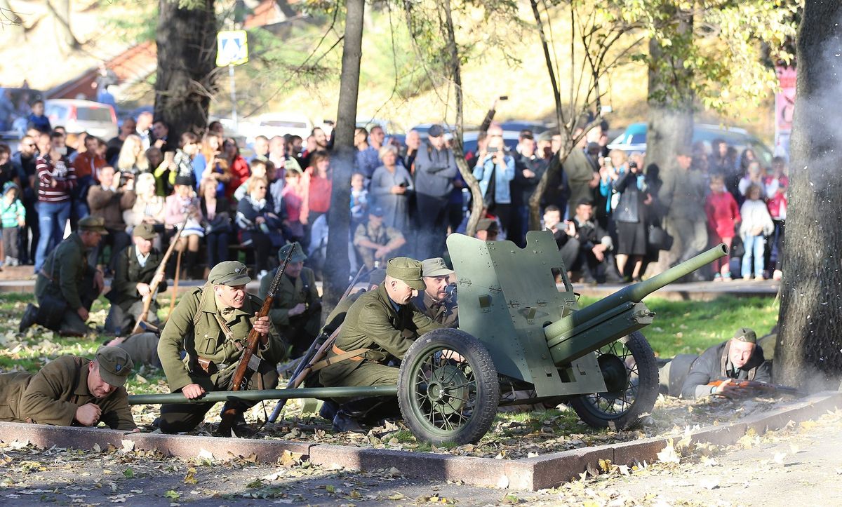 У сквері «На валах» провели реконструкцію бою УПА проти НКВД