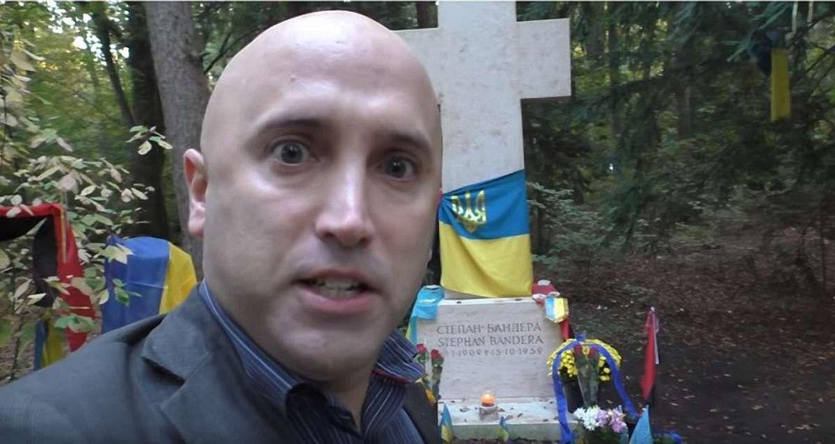 Проросійський пропагандист вчинив наругу над могилою Степана Бандери у Мюнхені
