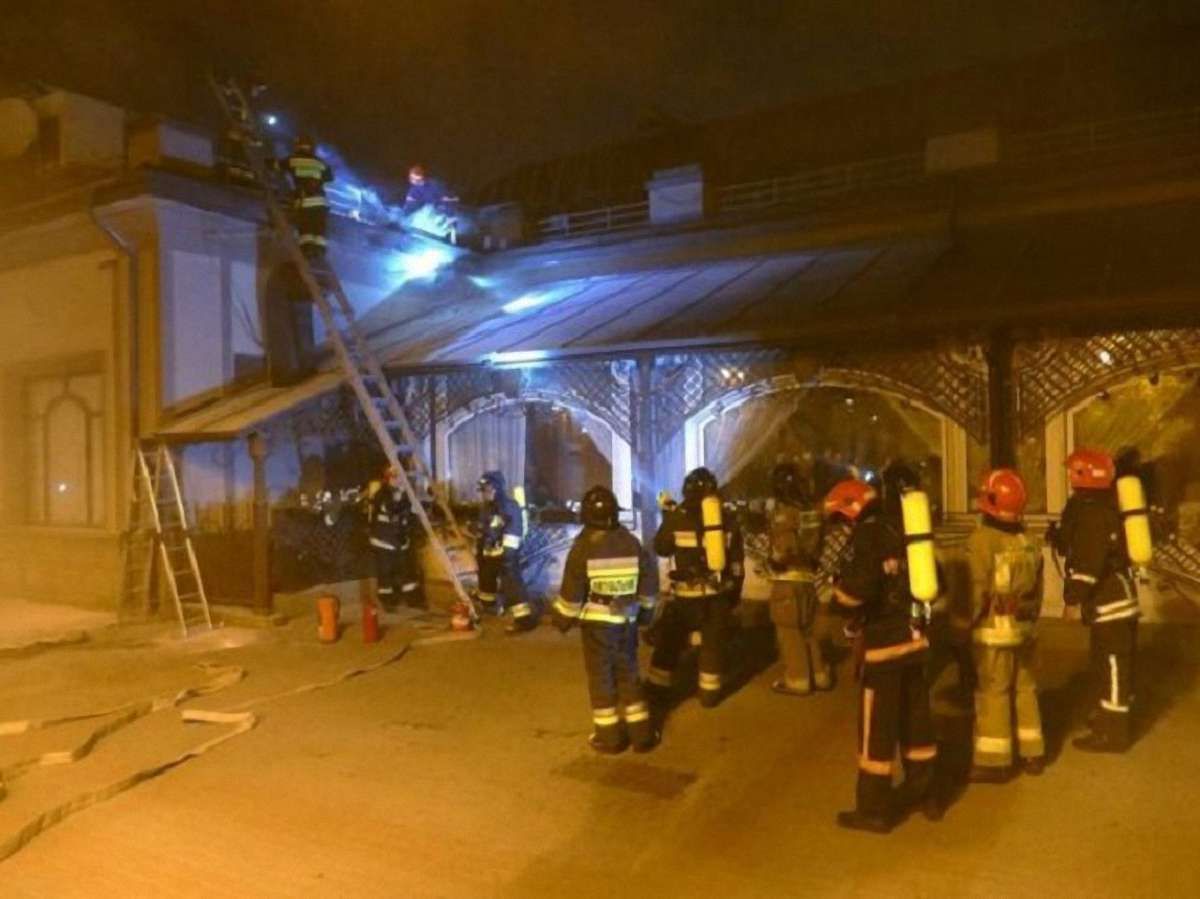 В Івано-Франківську на даху ресторану сталась пожежа