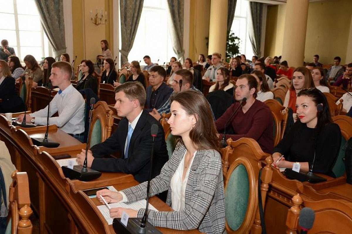 У Львівській міській раді відбулася перша молодіжна сесія