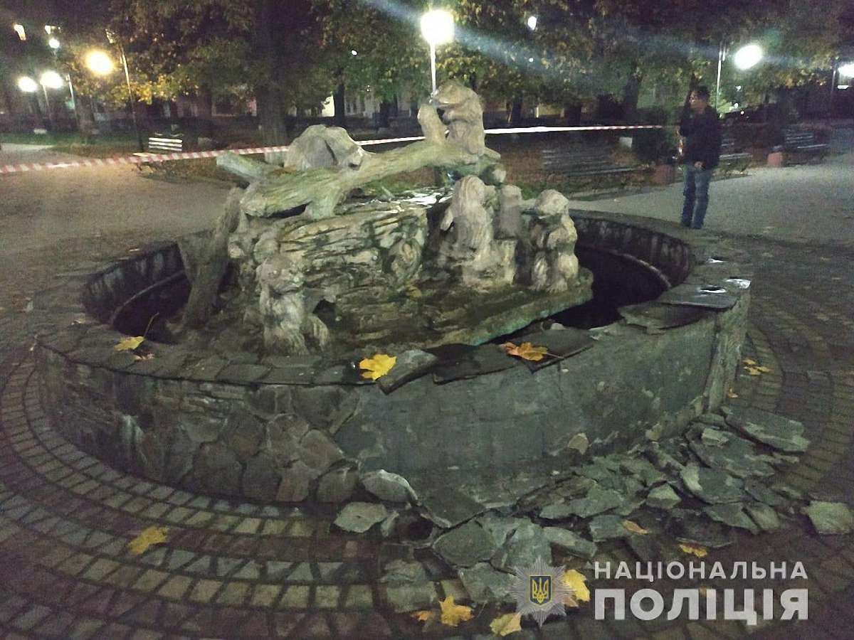 П’яний чоловік підірвав гранатою фонтан у Бібрці