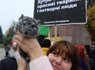 Львів’янка прийшла на антихутряний марш з 6-річною шиншилою. Фото дня 