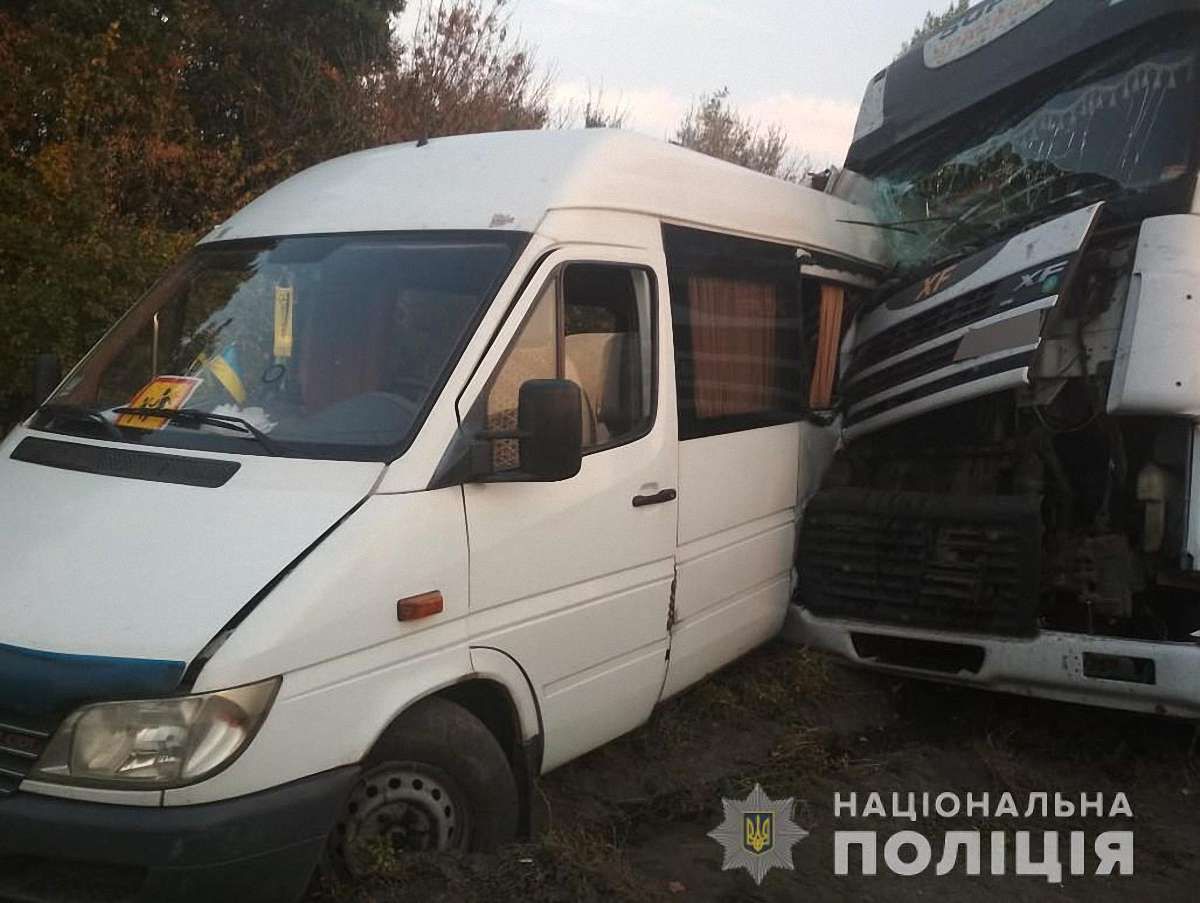 На Черкащині автобус з дітьми потрапив у ДТП, одна дівчинка загинула
