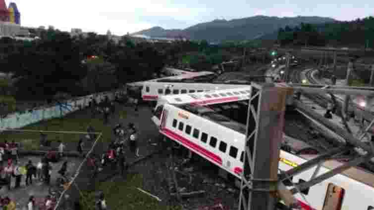 На Тайвані через сходження з рейок швидкісного потяга загинули 22 людини
